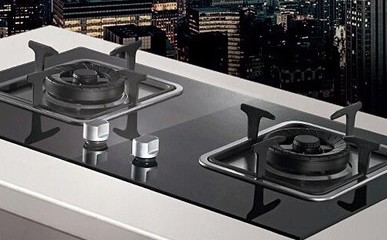 家用燃气灶点火后几秒自动熄灭的常见原因与维修指南